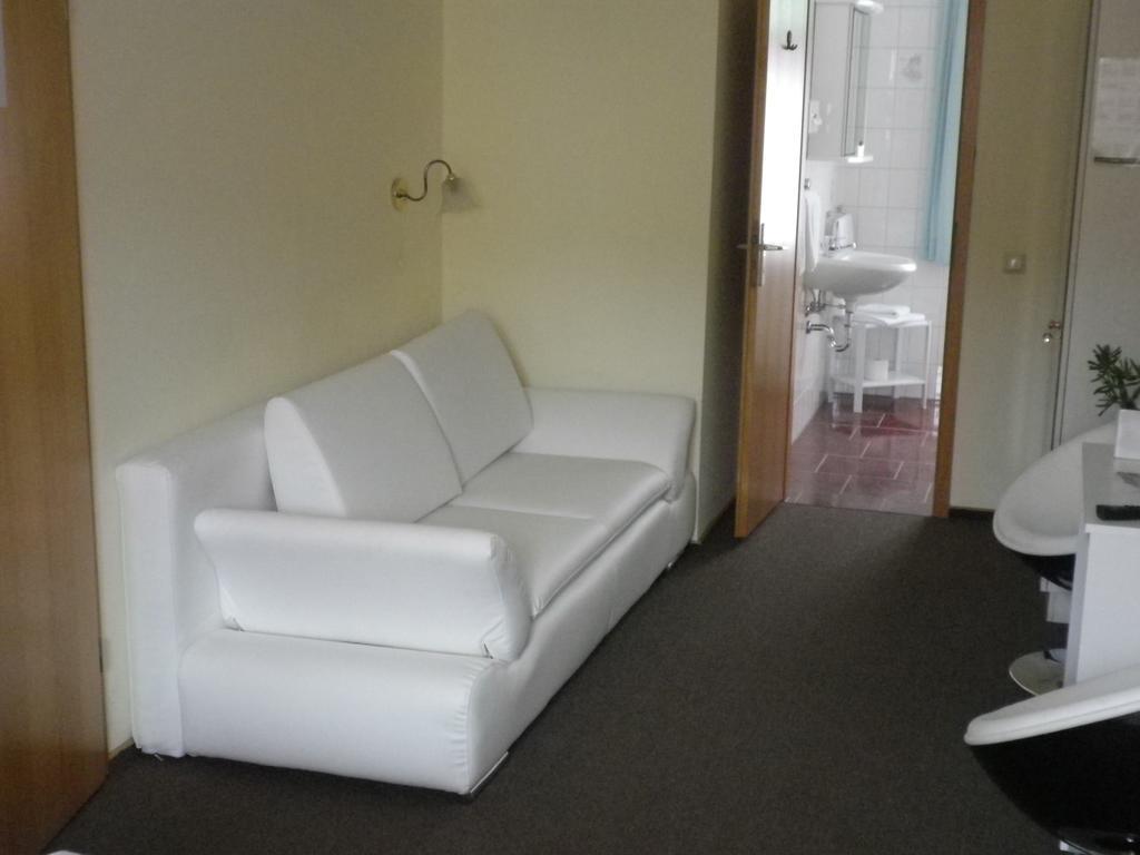 Hotel An Der Kapelle Meiningen Room photo